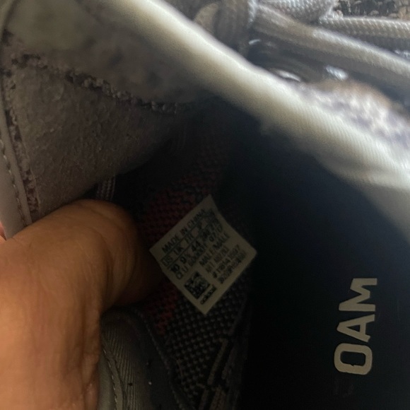 Size 10 grey zebra pattern Yeezys. - Picture 4 of 4